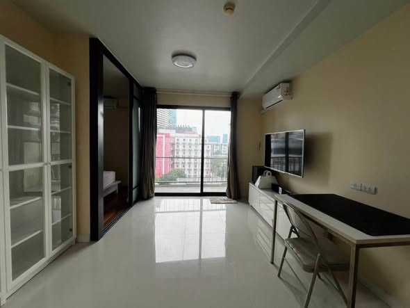 bedroom of Le Cote Sukhumvit 14