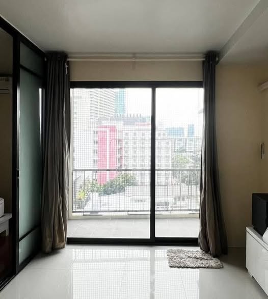 bedroom and room interior of Le Cote Sukhumvit 14