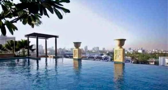 pool of Le Luk Condominium