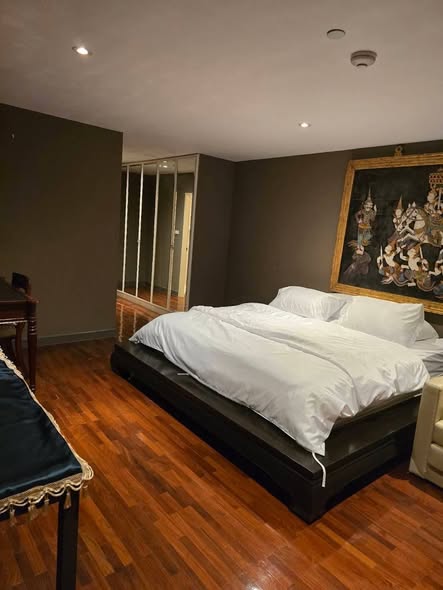 bedroom of lebua at State Tower