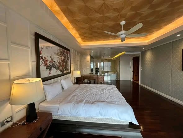 bedroom of lebua at State Tower