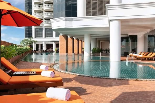 pool of lebua at State Tower