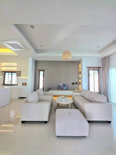 bedroom and living room of Level FIVE Pool Villa – บ้านพักเลเวลไฟว์พูลวิลล่า