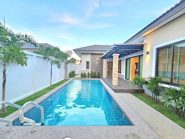 pool of Level FIVE Pool Villa – บ้านพักเลเวลไฟว์พูลวิลล่า