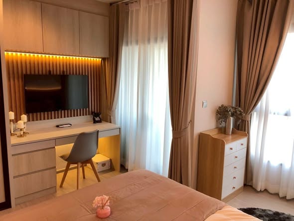 bedroom and bathroom of Life Asoke – Rama 9