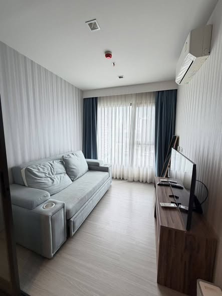bedroom and living room of Life Asoke – Rama 9