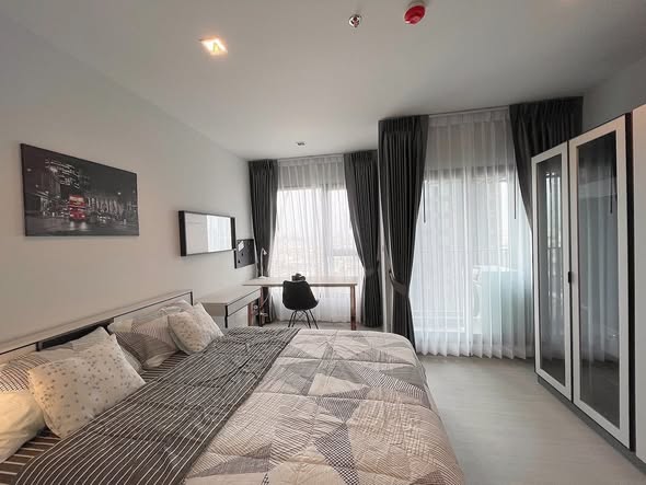 bedroom and room interior of Life Asoke – Rama 9