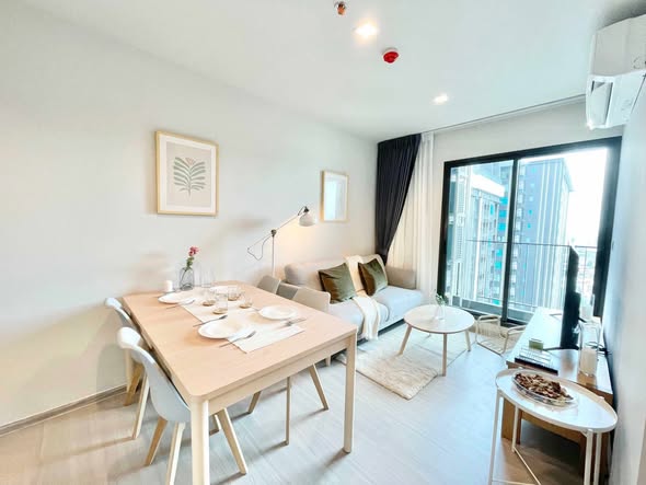 living room of Life Asoke – Rama 9