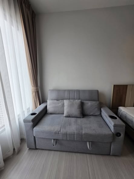 living room and bedroom of Life Asoke – Rama 9