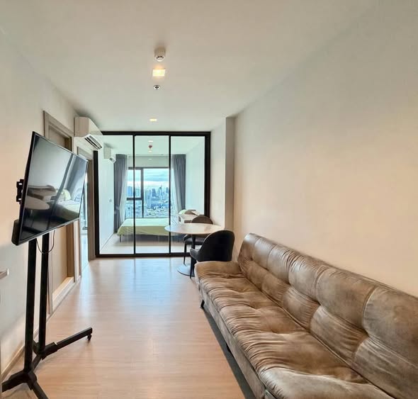 living room and room interior of Life Asoke – Rama 9
