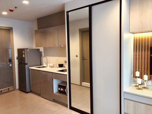 room interior and bathroom of Life Asoke – Rama 9