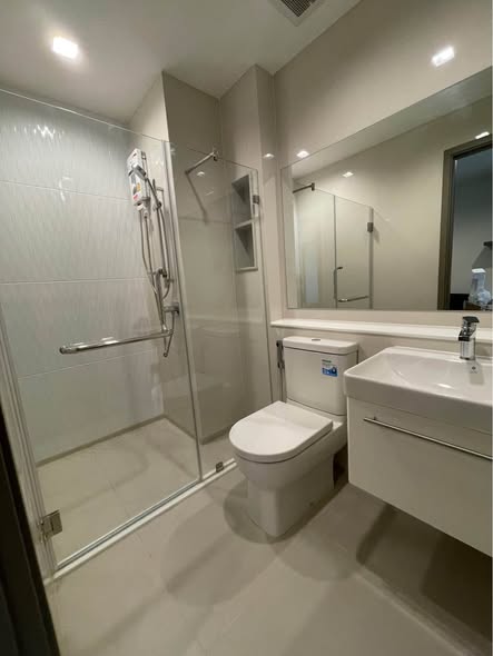 bathroom of Life Asoke Hype