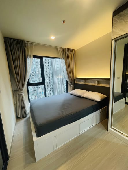 bedroom of Life Asoke Hype