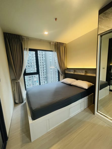 bedroom of Life Asoke Hype