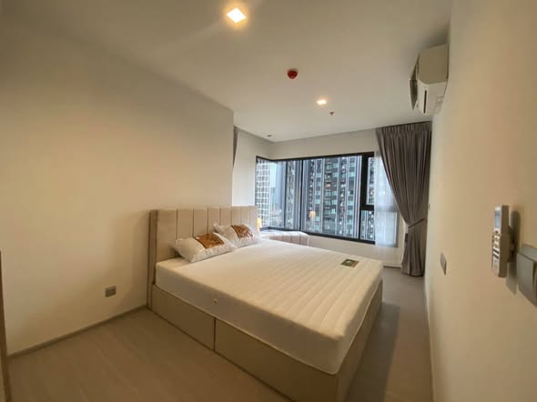 bedroom of Life Asoke Hype