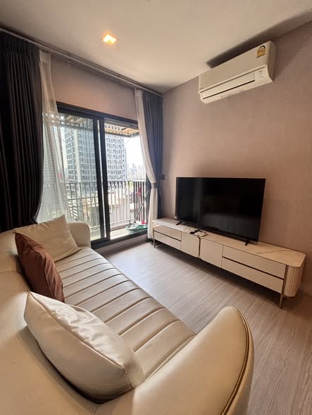 bedroom of Life Asoke Hype