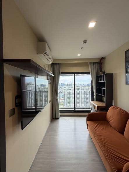 bedroom and living room of Life Asoke Hype