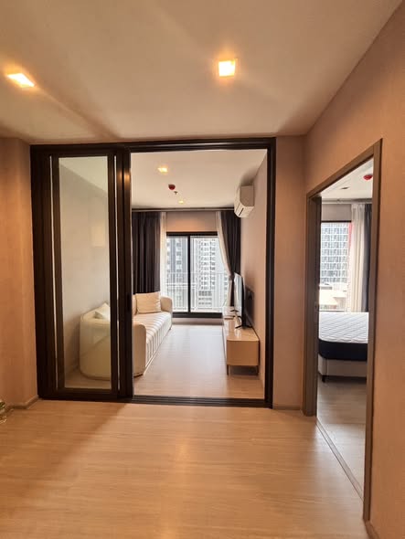 bedroom and room interior of Life Asoke Hype