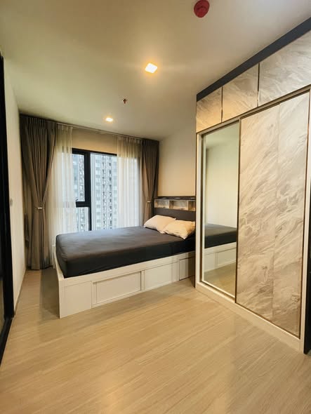 bedroom and room interior of Life Asoke Hype