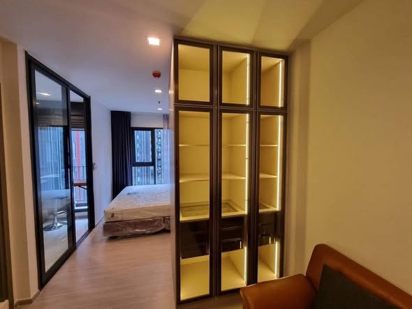 bedroom and room interior of Life Asoke Hype