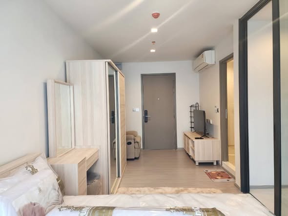bedroom and room interior of Life Asoke Hype