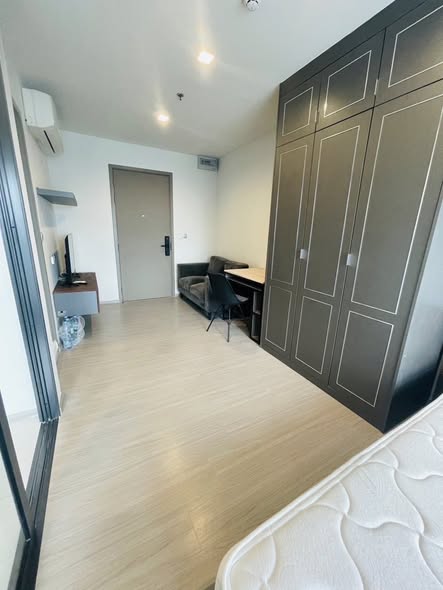 bedroom and room interior of Life Asoke Hype