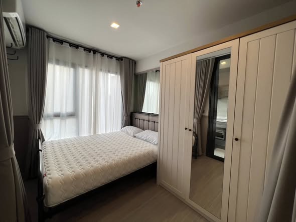 bedroom and room interior of Life Asoke Hype