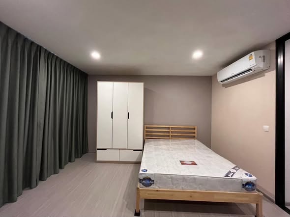 bedroom and room interior of Life Asoke Hype