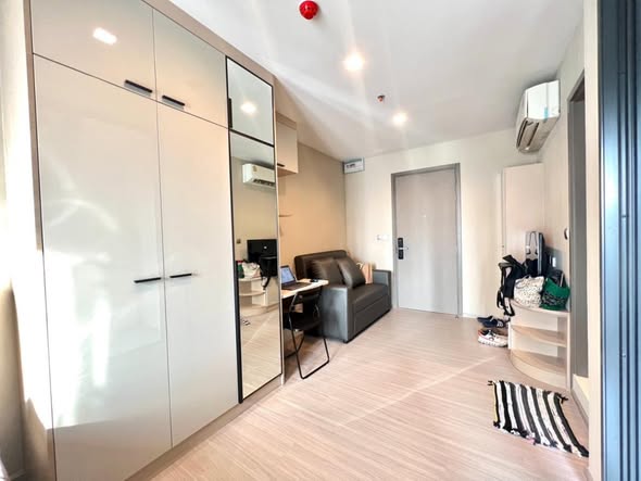 room interior of Life Asoke Hype