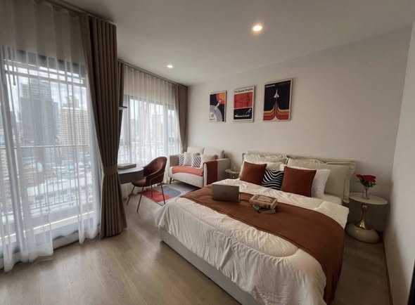 bedroom of Life One Wireless