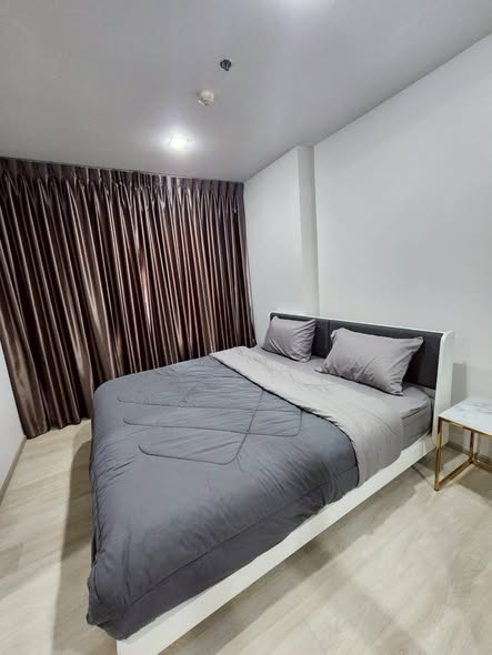 bedroom of Life One Wireless