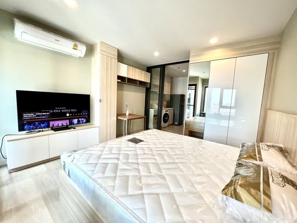 bedroom of Life One Wireless