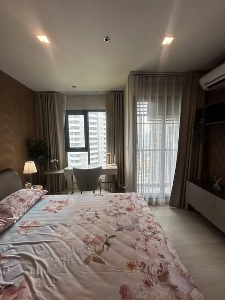 bedroom of Life One Wireless