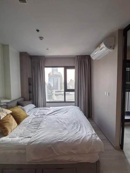 bedroom of Life One Wireless