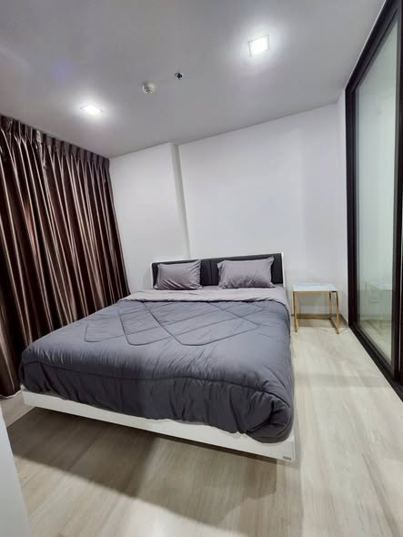 bedroom of Life One Wireless