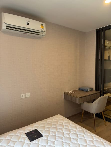 bedroom and bathroom of Life Rama 4 – Asoke