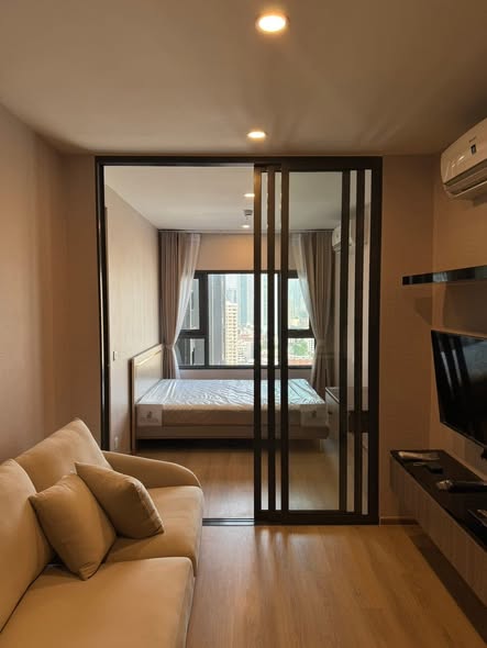bedroom and room interior of Life Rama 4 – Asoke