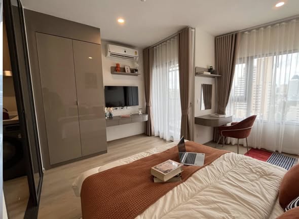 bedroom and room interior of Life Rama 4 – Asoke