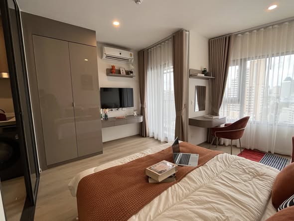 bedroom and room interior of Life Rama 4 – Asoke