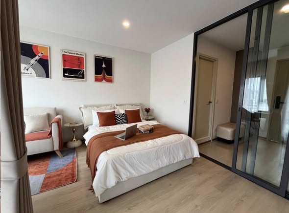 bedroom and room interior of Life Rama 4 – Asoke