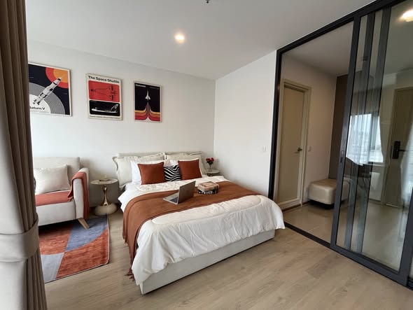 bedroom and room interior of Life Rama 4 – Asoke