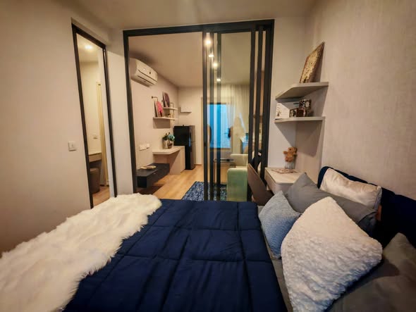 bedroom and room interior of Life Rama 4 – Asoke