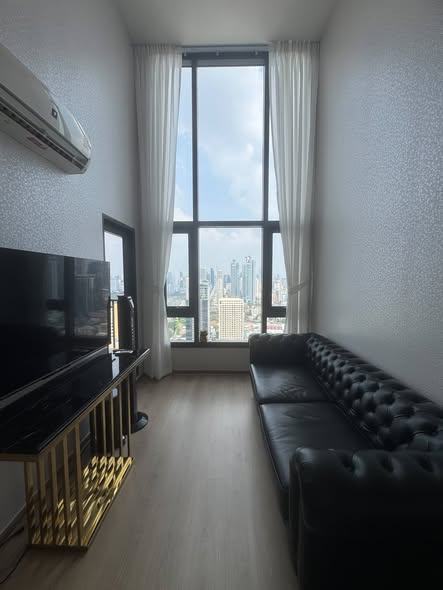 living room and bedroom of Life Rama 4 – Asoke