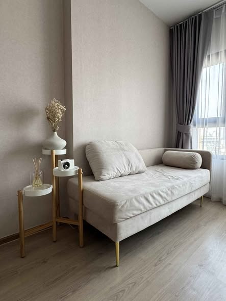 living room and bedroom of Life Rama 4 – Asoke