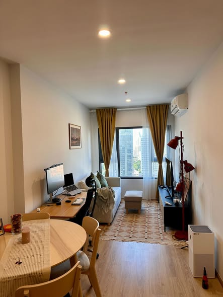 room interior of Life Rama 4 – Asoke