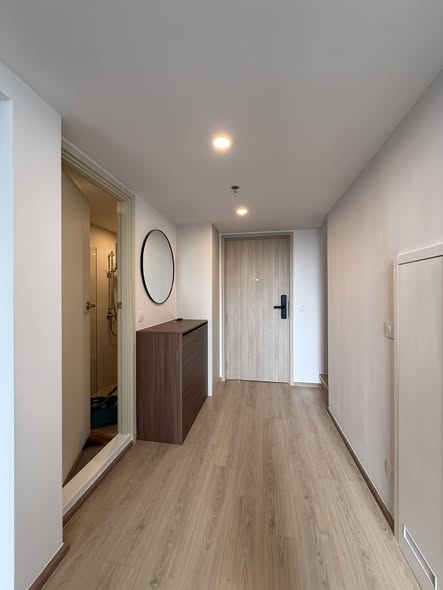 room interior of Life Rama 4 – Asoke