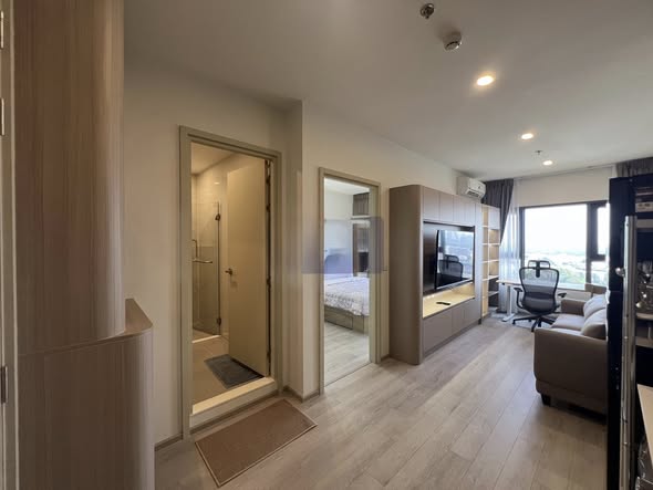 room interior of Life Rama 4 – Asoke
