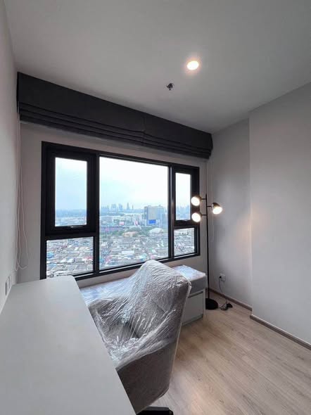 room interior of Life Rama 4 – Asoke