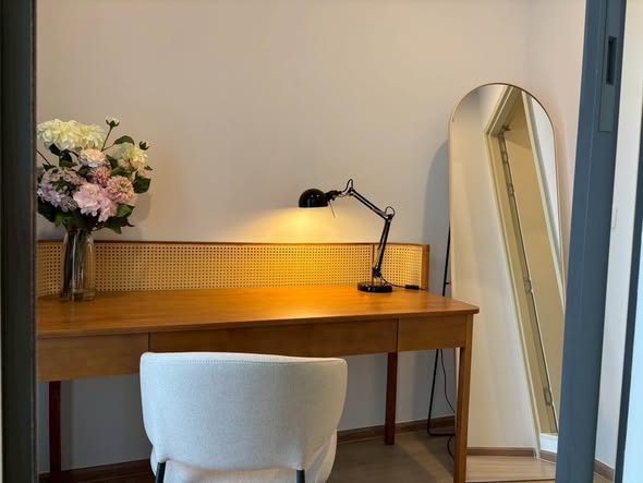 room interior of Life Rama 4 – Asoke