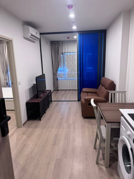 room interior of Life Rama 4 – Asoke